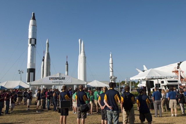 Large crowd gathered for the Lunabotics challenge