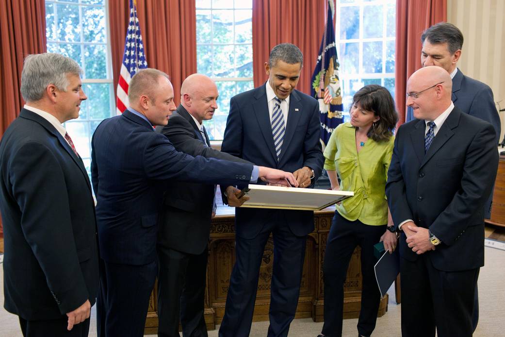 Shuttle, Station Crews Meet the President