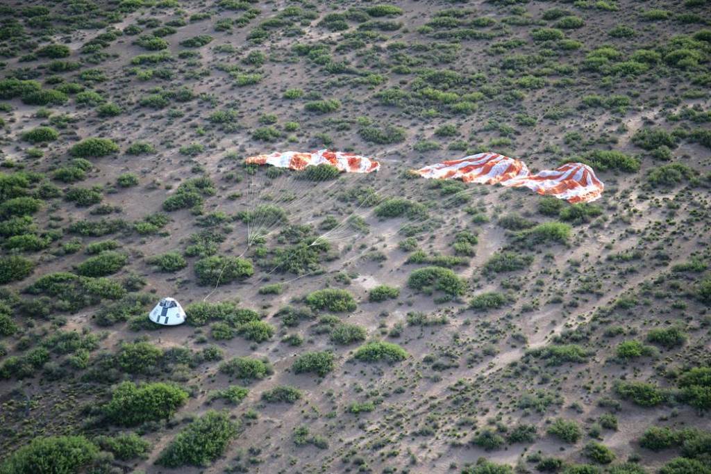 Crew Module Main Parachutes