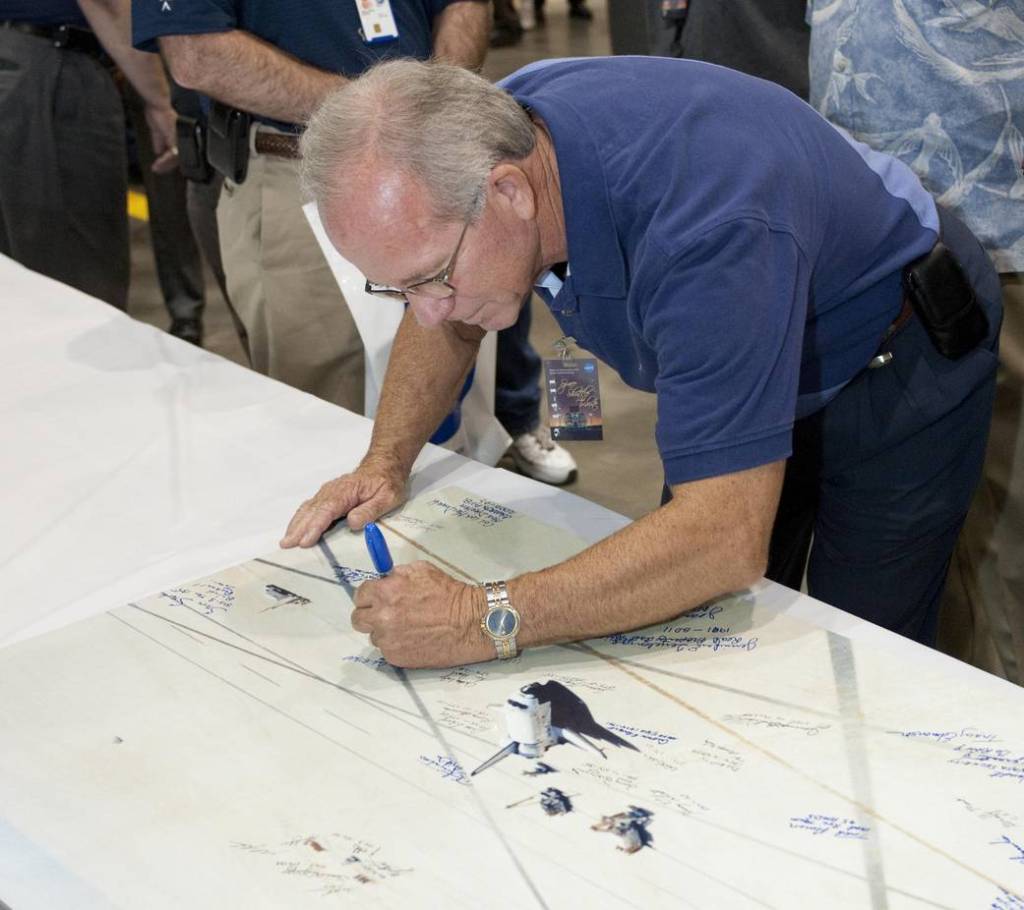 NASA Dryden Honors Space Shuttle Program Staff