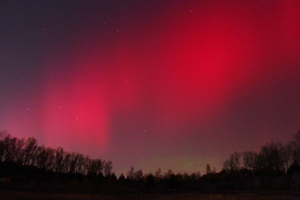An all-red aurora captured in Independence, Mo., on October 24, 2011.