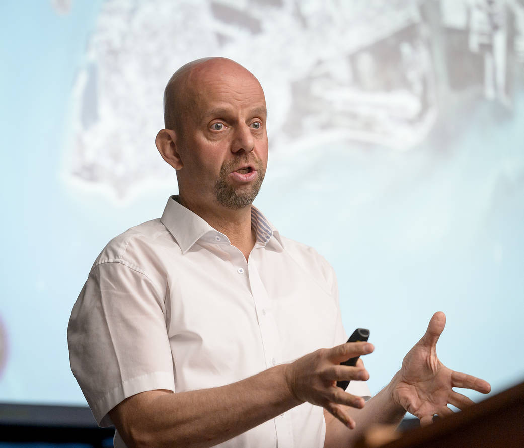 Sándor Fekete: From nano to Mega: Coordinating swarms of objects at extreme dimensions