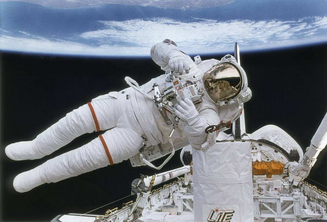 Astronaut Tests SAFER Backpack