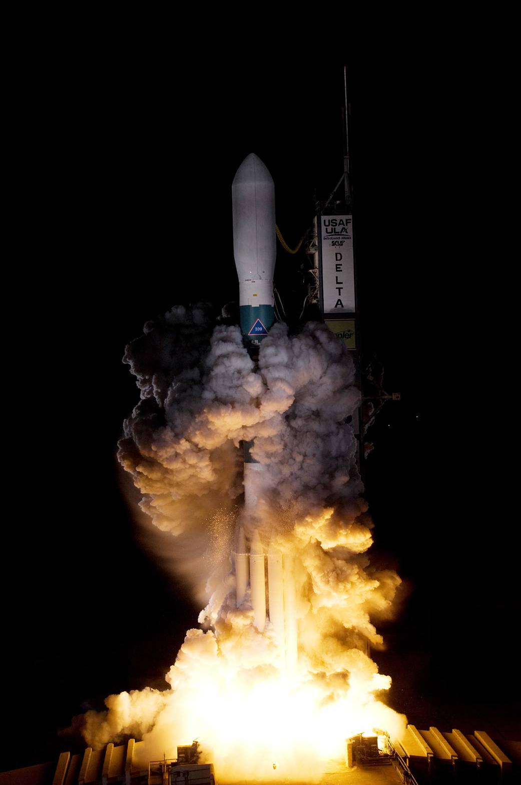 Nighttime launch of Delta rocket with Kepler spacecraft aboard