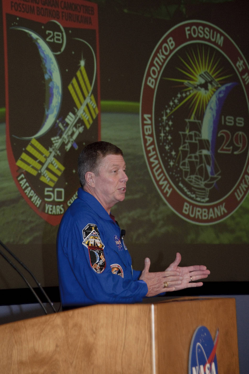 Astronaut Mike Fossum visits NASA Dryden