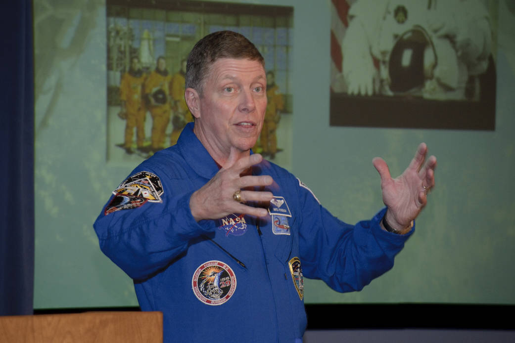 Astronaut Mike Fossum visits NASA Dryden