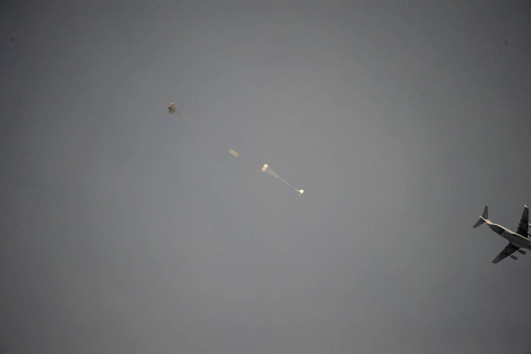 Orion Parachute Drop Test, Feb. 29