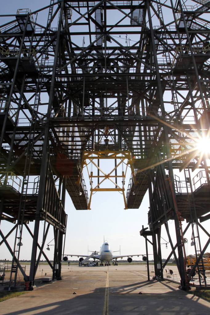 Shuttle Carrier Aircraft Arrives at Kennedy Space Center