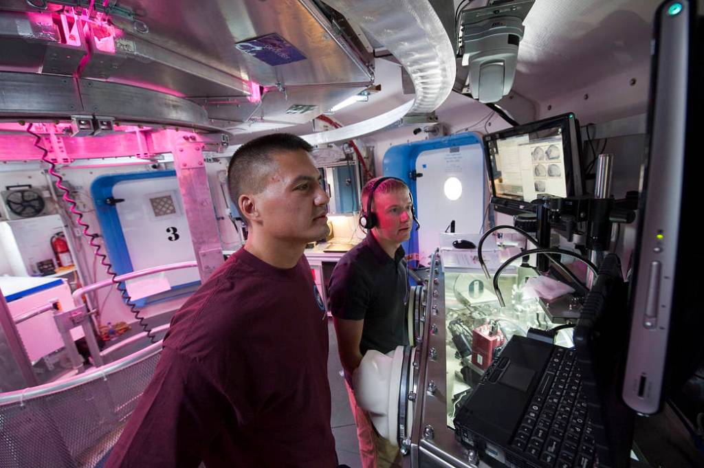 Inside the Deep Space Habitat GeoLab