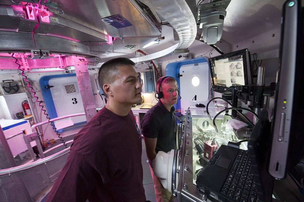 Inside the Deep Space Habitat GeoLab