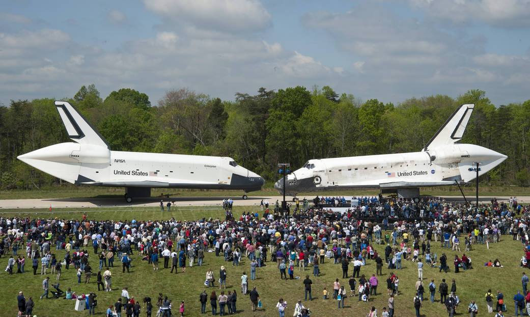Space Shuttle Discovery Arrives at Udvar-Hazy