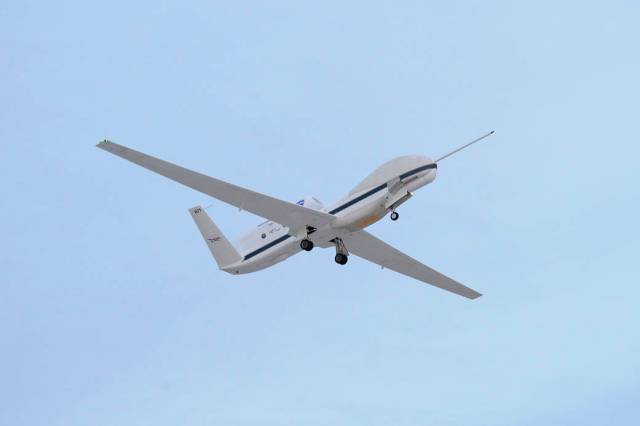 Global Hawk UAV-to-UAV Refueling Demonstration