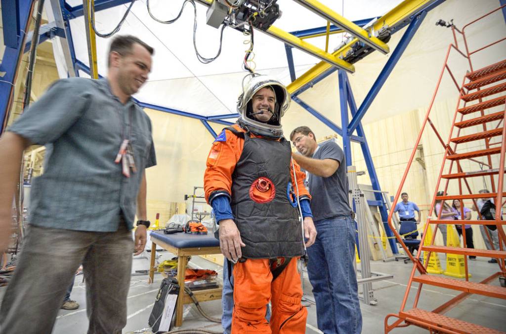 Evaluation of the Advanced Crew Escape Suit
