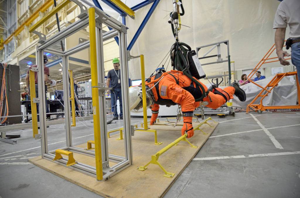 Evaluation of the Advanced Crew Escape Suit
