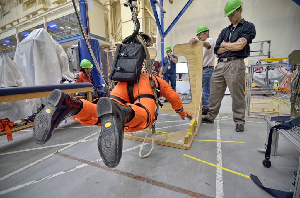 Evaluation of the Advanced Crew Escape Suit