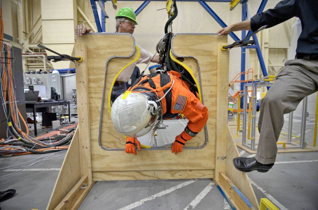 Evaluation of the Advanced Crew Escape Suit