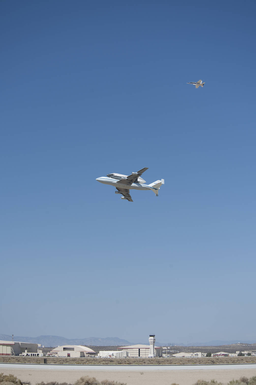 Blue Skies Greet Endeavour, SCA at Edwards Landing