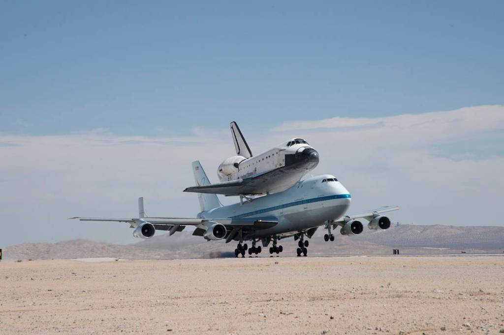 Blue Skies Greet Endeavour, SCA at Edwards Landing