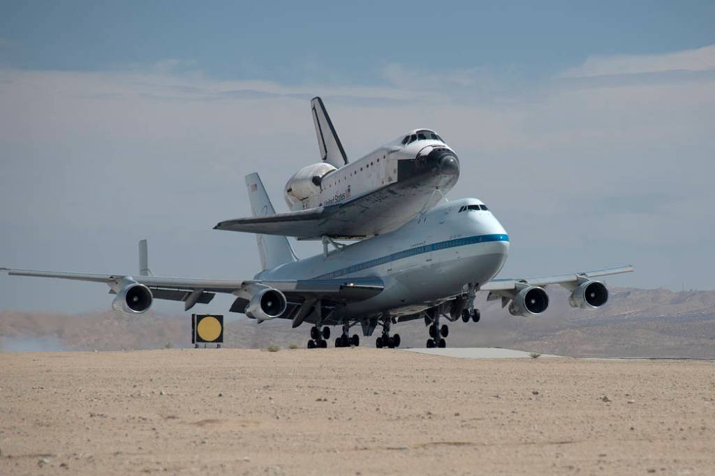 Blue Skies Greet Endeavour, SCA at Edwards Landing