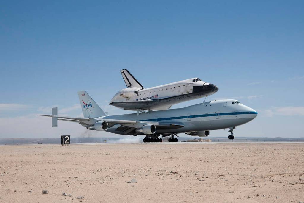 Blue Skies Greet Endeavour, SCA at Edwards Landing