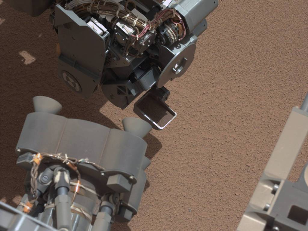 View of Curiosity’s First Scoop Also Shows Bright Object