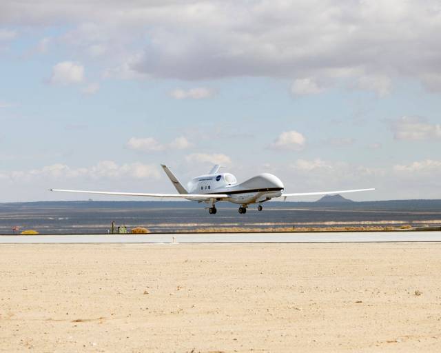 NASA's Global Hawk Returns From HS3 Mission