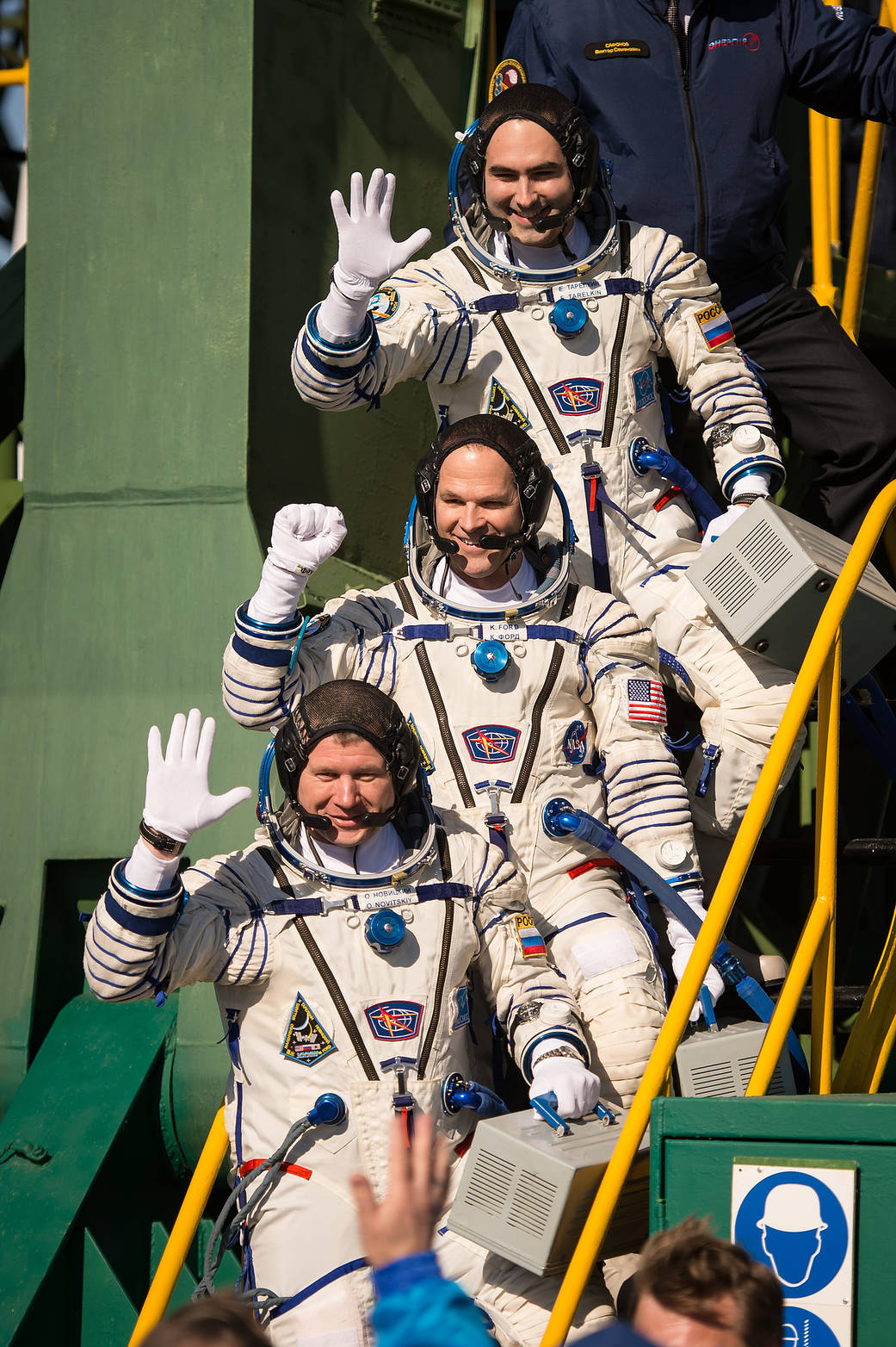 Expedition 33 Crew Waves Farewell