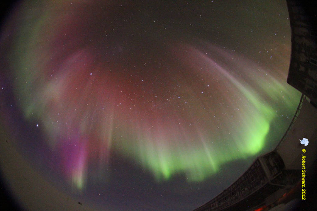 Auroras Over South Pole