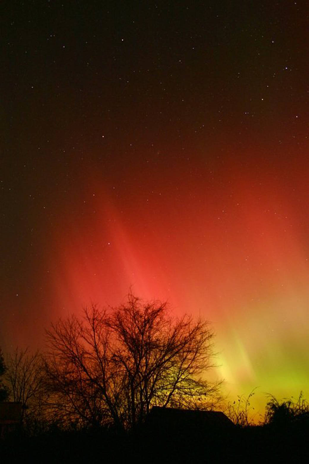 This aurora image was taken in Plymouth, Ohio on Nov. 7, 2004.