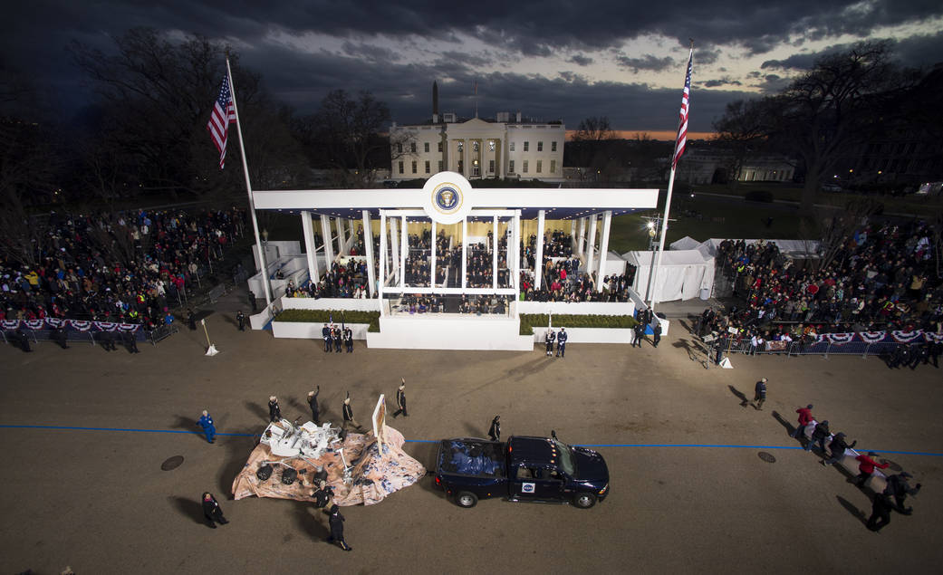 Curiosity in the Inaugural Parade