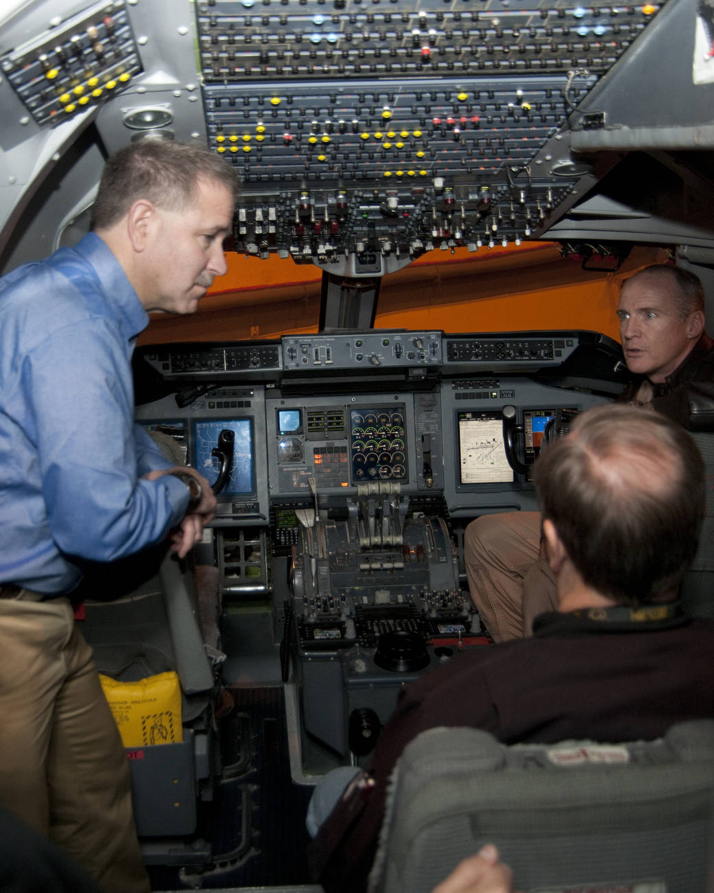 NASA SMD Chief John Grunsfeld Visits SOFIA Flying Observatory