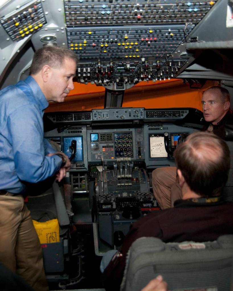 NASA SMD Chief John Grunsfeld Visits SOFIA Flying Observatory
