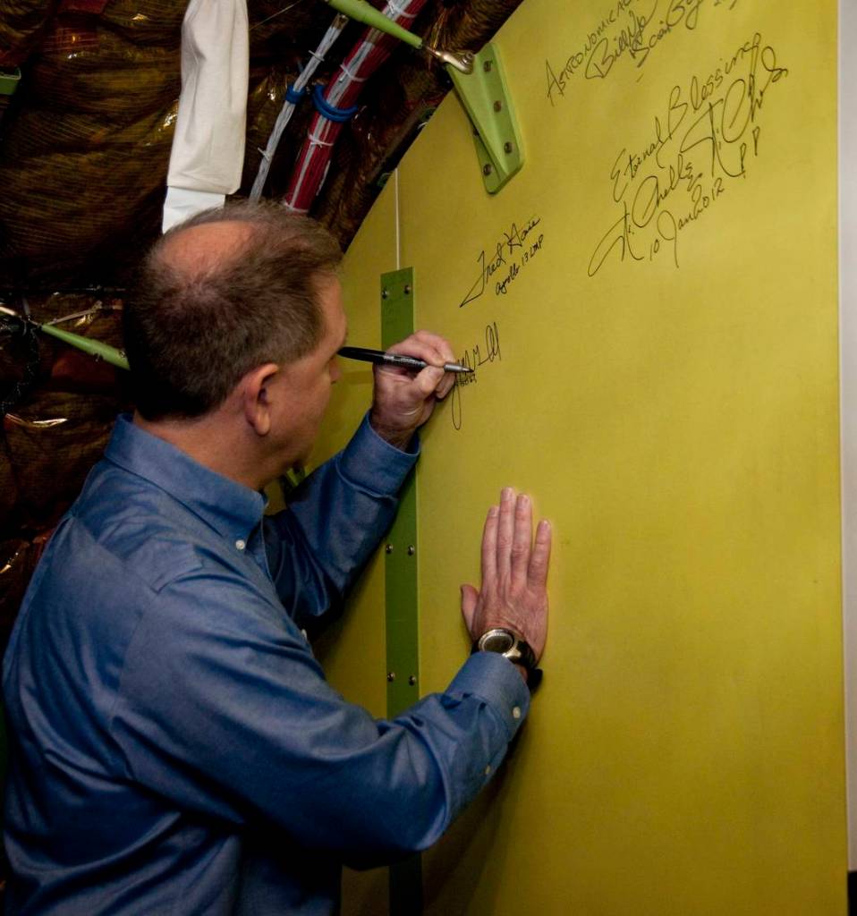 NASA SMD Chief John Grunsfeld Visits SOFIA Flying Observatory