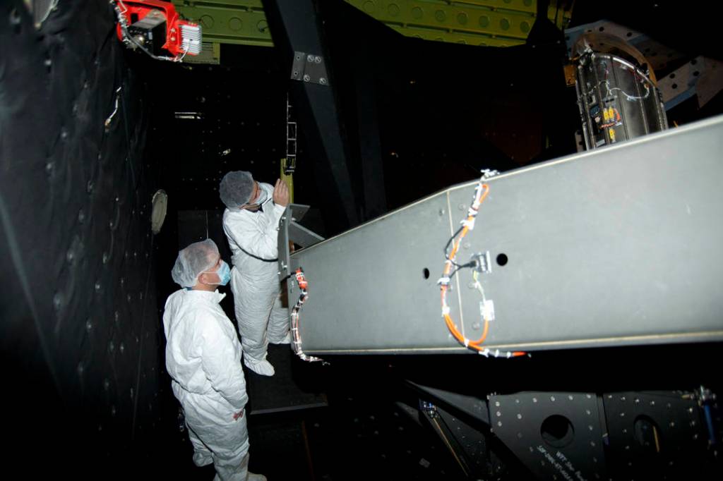 NASA SMD Chief John Grunsfeld Visits SOFIA Flying Observatory