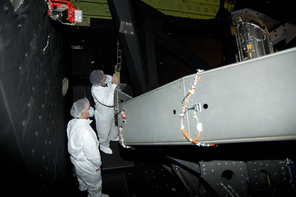 NASA SMD Chief John Grunsfeld Visits SOFIA Flying Observatory
