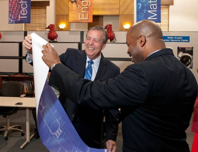 NASA Education Chief Leland Melvin Visits AERO Institute