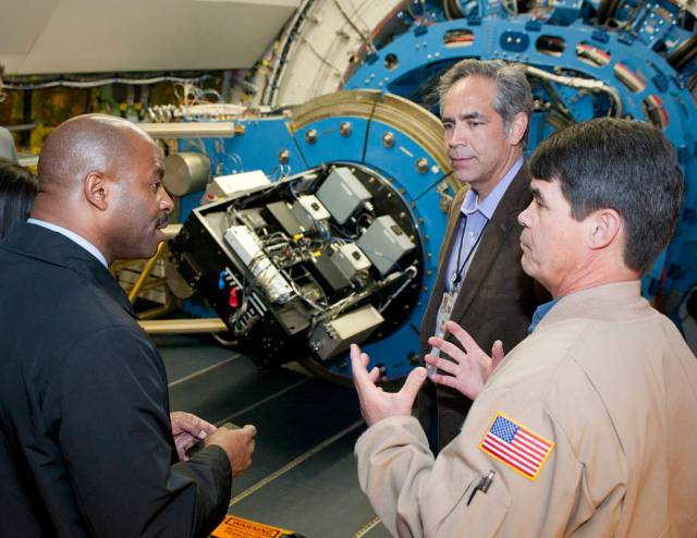 NASA Education Chief Leland Melvin Visits SOFIA
