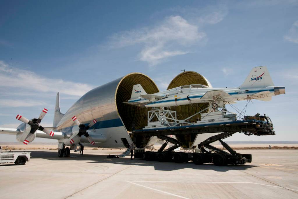 Super Guppy – T-38 Loading For Ferry Flight