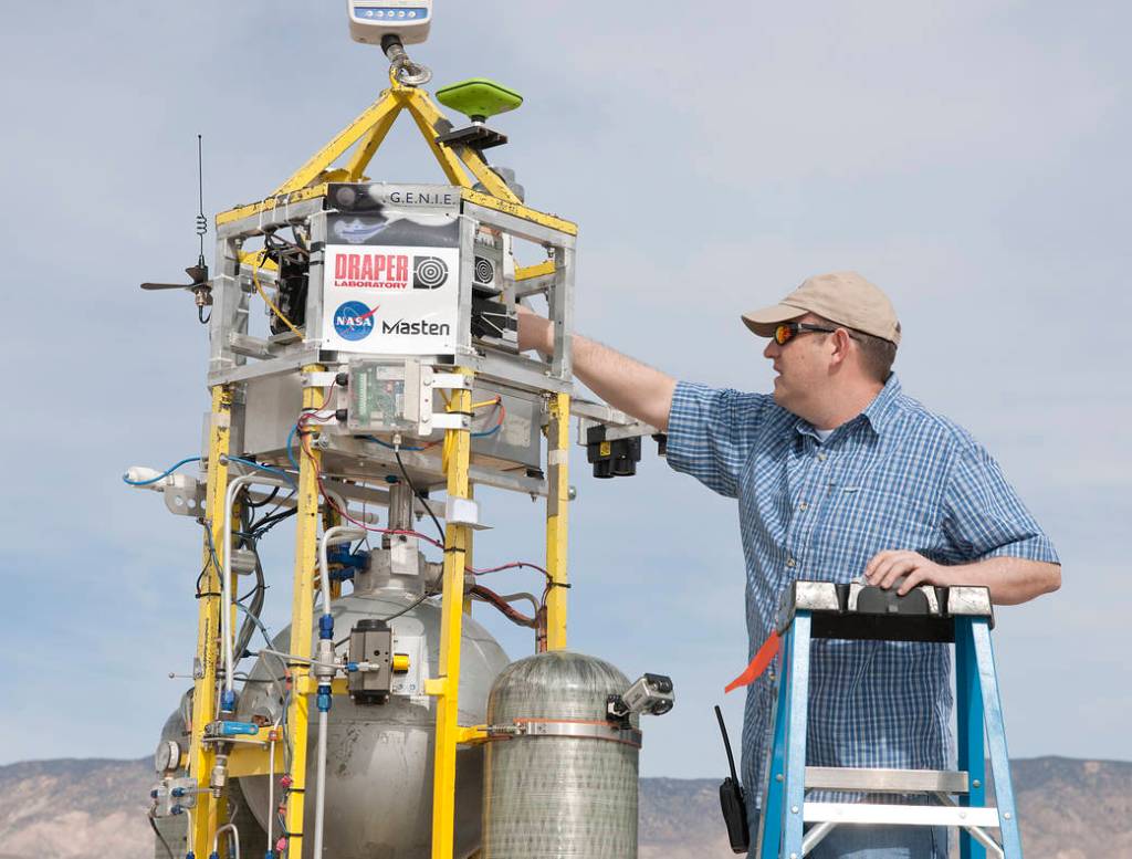 Masten's Xombie flight with Draper Lab's GENIE Controls