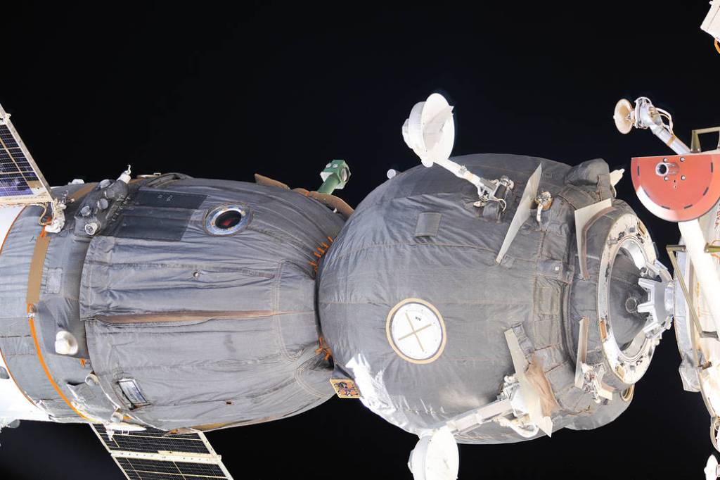 Expedition 35 Crew Departs