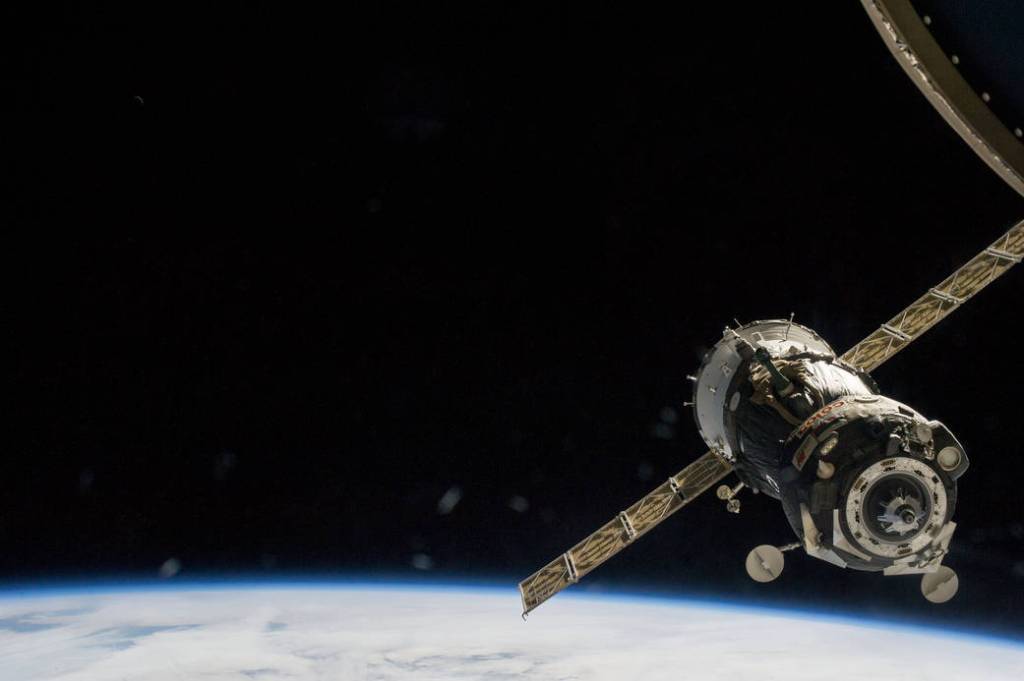 Expedition 35 Crew Departs