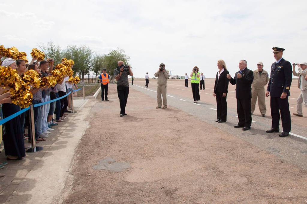 Expedition 36-37 Crew Arrives in Baikonur