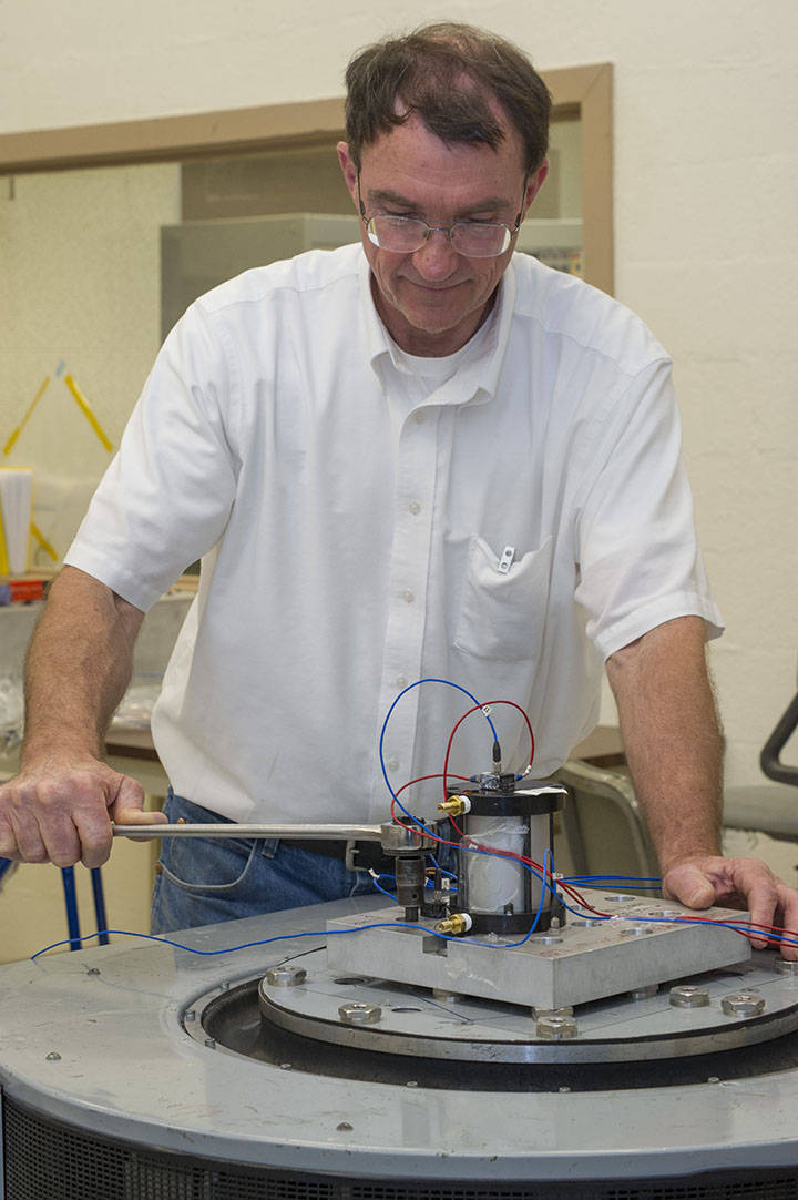 Marshall Team Tests Hatch Mechanisms for Launch Abort System