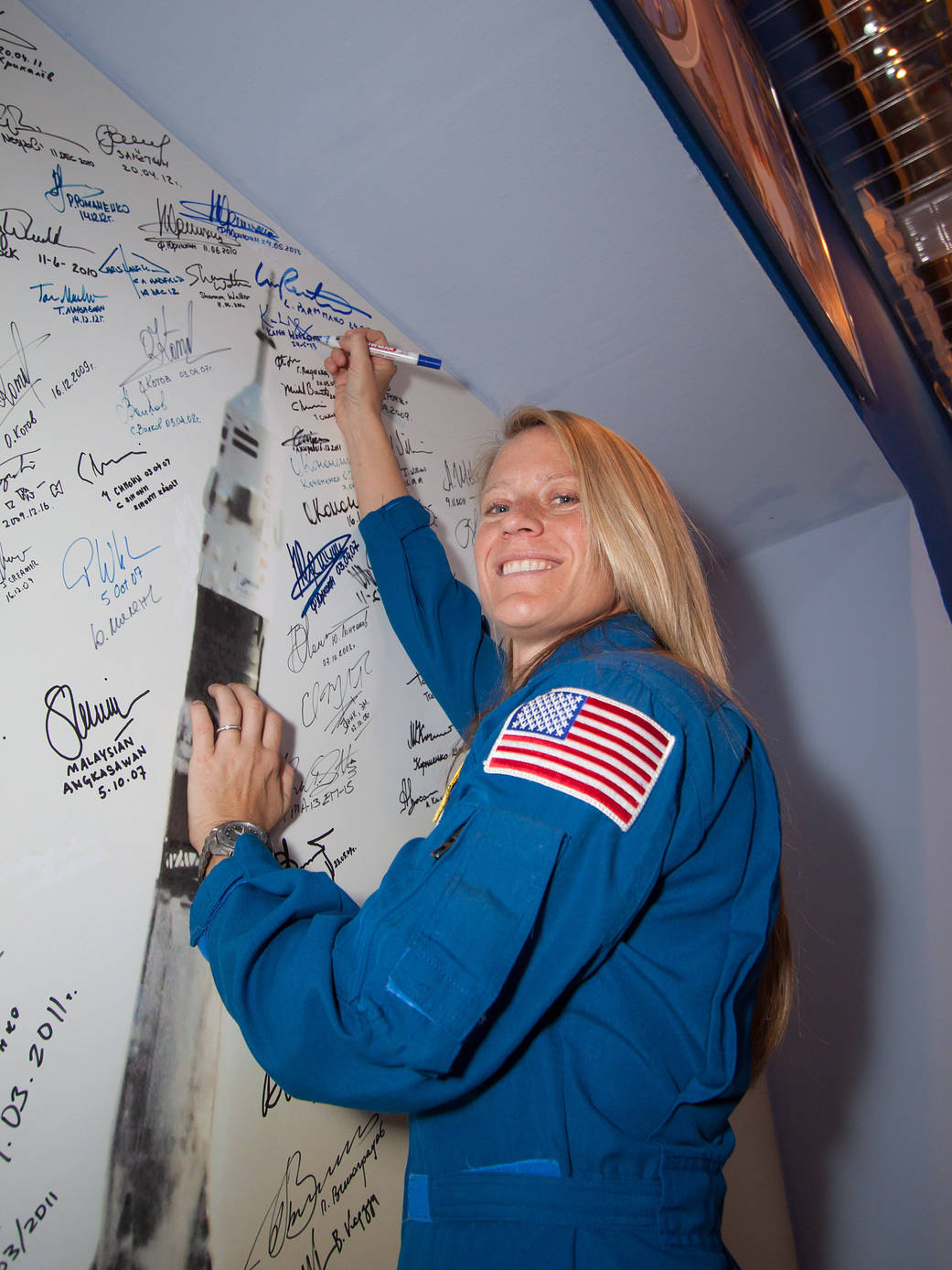 Astronaut Karen Nyberg Signs Mural