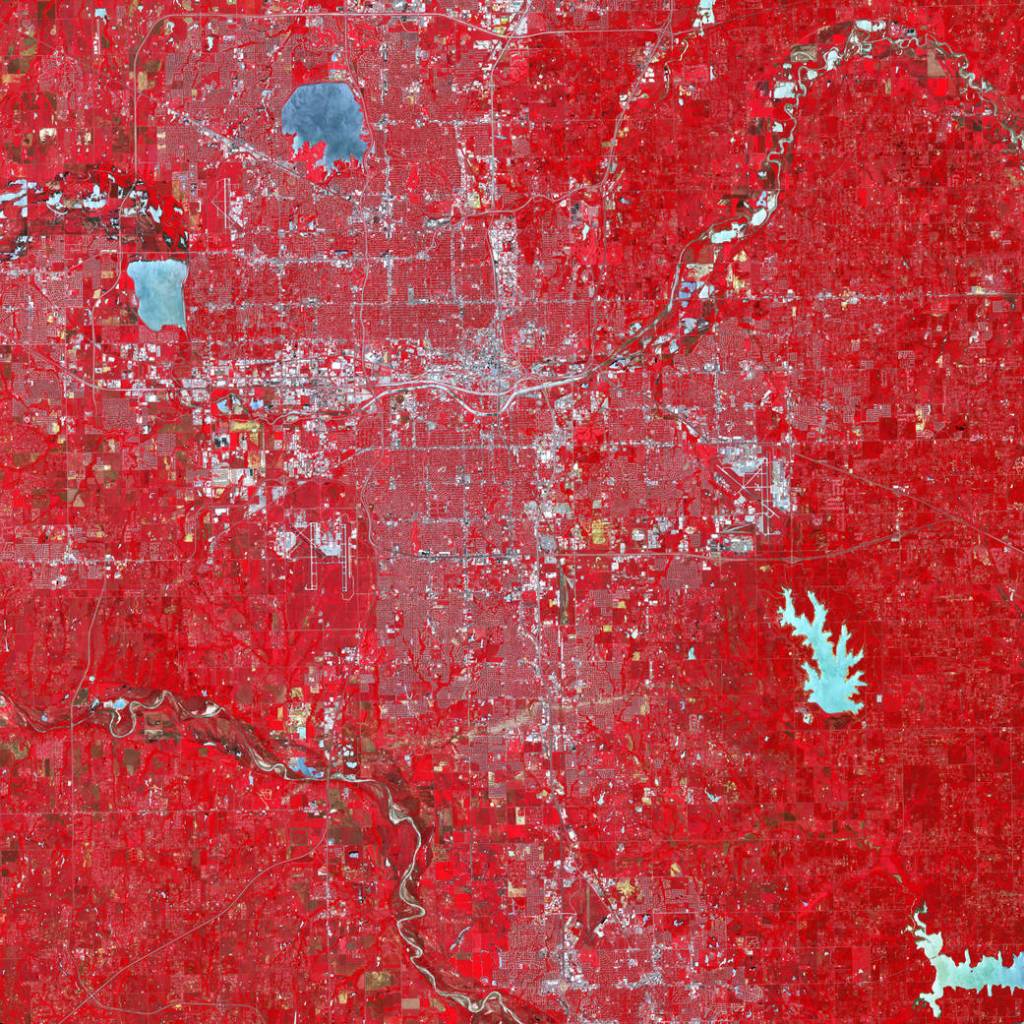 Infrared Light Reveals Tornado’s Path