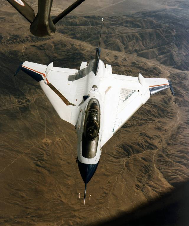 NASA F-16XL-2 aircraft in flight.