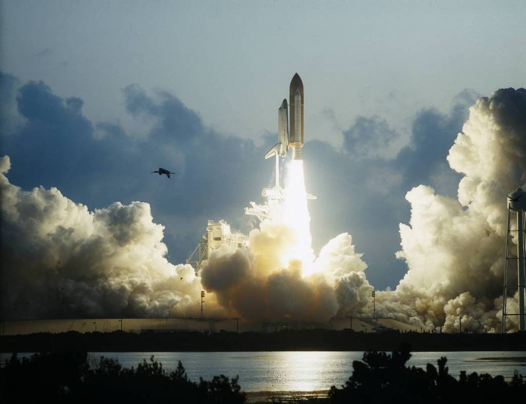 This Week in NASA History: First Flight of Space Shuttle Endeavour Launches — May 7, 1992
