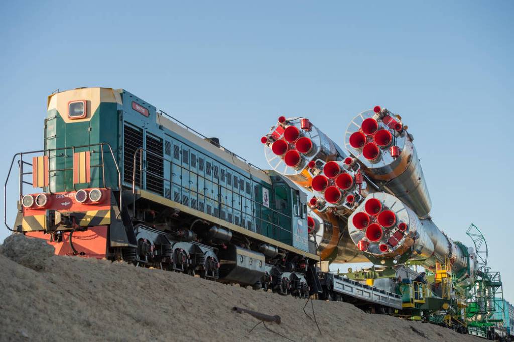 Soyuz Rolls Out to Launch Pad
