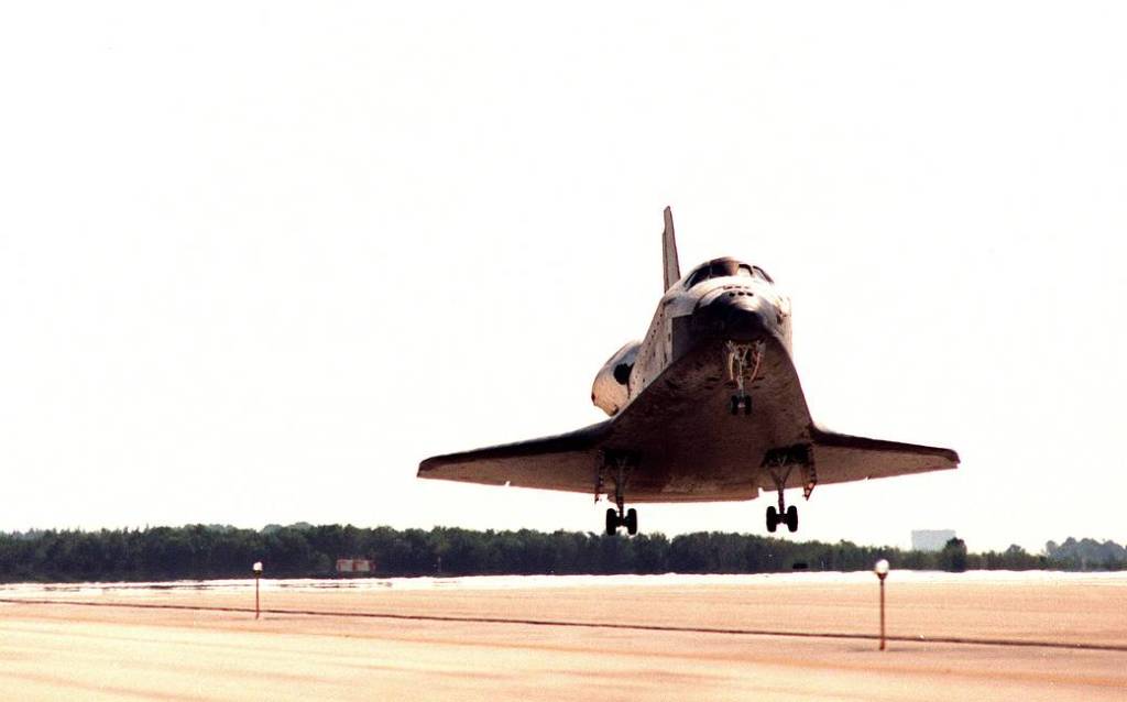 Shuttle Discovery Touches Down at End of STS-95 Mission