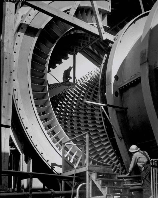 The 11-Stage Axial Flow Compressor generates 3,200,000 cubic feet or 90 tons of air per minute. This is the driving mechanism for the two supersonic circuits of the tunnel. The rotor is fitted with 1122 stainless steel blades.